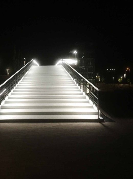 led-handlauf-treppenbeleuchtung-brueckenbeleuchtung-lux-glender-outlet-montabaur