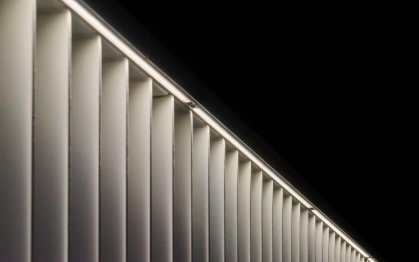 led-handlauf-ultra-safe-strassenbeleuchtung-brueckenbeleuchtung-lux-glender-bruecke-ulm