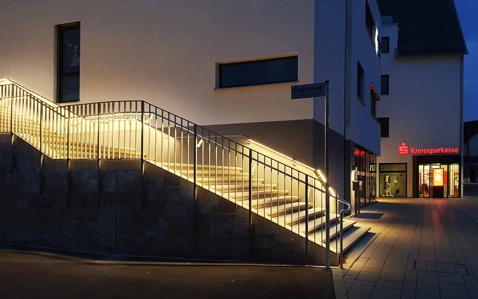 led-handlauf-asymmetrisch-handlaufbeleuchtung-treppenbeleuchtung-lux-glender-strassdorf